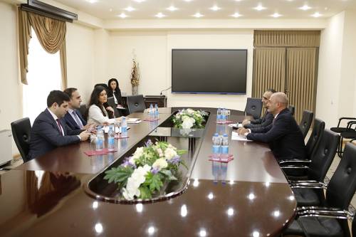 Yerevan Mayor Meets Representatives of World Bank