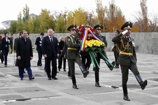 Մոլդովայի Հանրապետության նախագահը հարգանքի տուրք է մատուցել Հայոց ցեղասպանության անմեղ զոհերի հիշատակին