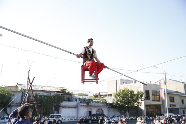 http://www.yerevan.am/uploads/media/news_gallery/0001/18/1264ee7f482e14f4bb3867a51acaa587e1856dfb.jpeg