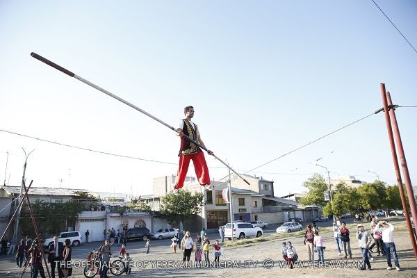 http://www.yerevan.am/uploads/media/news_gallery/0001/18/3b863ac2d1de58f6b6762cb1add0d4546cb1ef72.jpeg