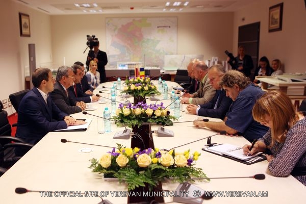 http://www.yerevan.am/uploads/media/news_gallery/0001/18/74b030e76eb6e0a643e0f53ce41097fb2a3592af.jpeg
