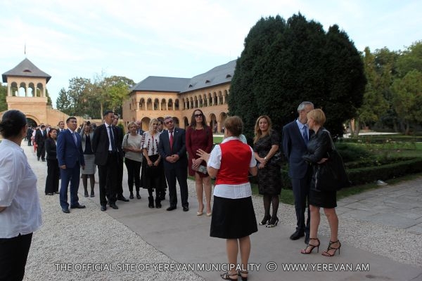 http://www.yerevan.am/uploads/media/news_gallery/0001/18/942c0753daf9e3a01518007c1df5c13b9cdc7b01.jpeg