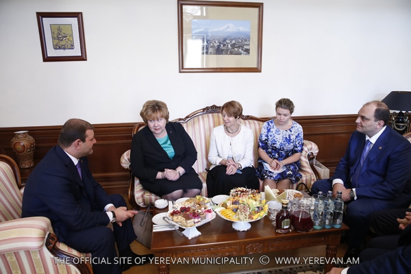 http://www.yerevan.am/uploads/media/news_gallery/0001/18/9505e4b0c96b24062108139bf190d24cc3aa3847.jpeg