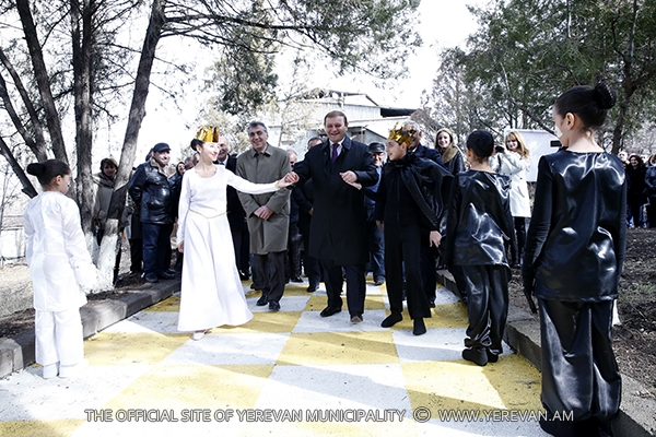 http://www.yerevan.am/uploads/media/news_gallery/0001/20/49419e206f0a2a2aab3b9a1908215699484c594f.jpeg