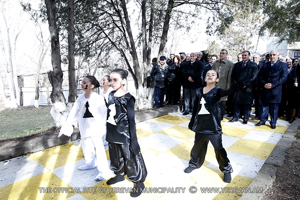 http://www.yerevan.am/uploads/media/news_gallery/0001/20/4e83928e1bfad2c29fbc7d5ce587c2b9a960f5c7.jpeg