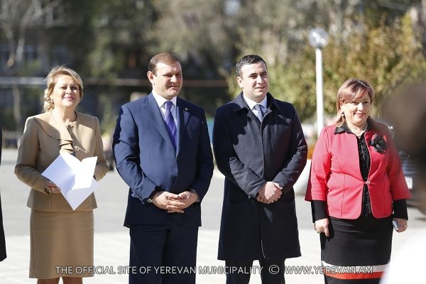 http://www.yerevan.am/uploads/media/news_gallery/0001/20/6db0d6b8f5dcf11cd0ba0908d17679f365d4727d.jpeg