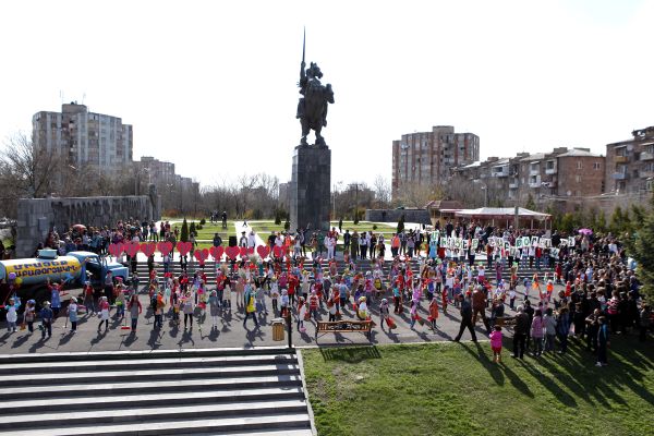On the event of the citywide clean-up little residents of Nor Nork district organized a flash-mob