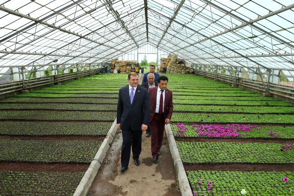 Mayor Taron Margaryan visited Yerevan city greenhouse