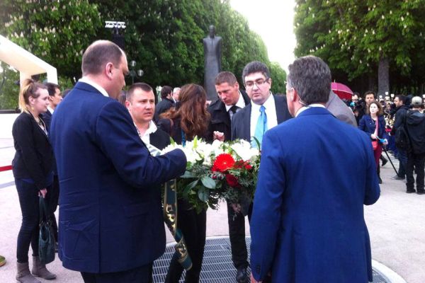 On behalf of Yerevan Mayor Taron Margaryan a wreath was put in Paris to commemorate the victims of the Genocide