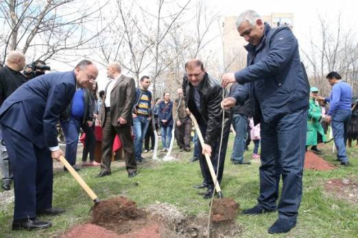 Համաքաղաքային ծառատունկի շրջանակում նոր տնկիներով են համալրվել նաև նորակառույց այգիները