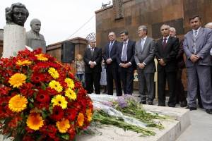 On the day of Hovhannes Shiraz’s 100th anniversary the Pantheon was crowded