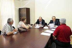 Согласно утверждённому графику продолжаются приёмы граждан
