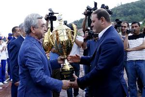 Yerevan team won the first place in “Best sport family 2015” competition and was awarded with the RA President’s Cup