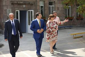 The working visit to the cultural centers being renovated in Kentron district
