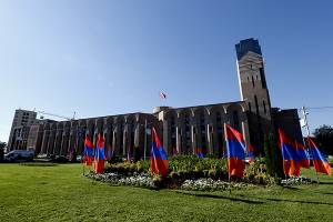 Ереван приобретает праздничный облик
