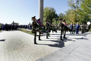 Tribute at «Yerablur» Pantheon