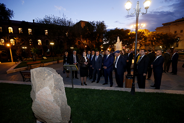 Mayor Taron Margaryan and his colleague from Rostov-on-Don walked about night Yerevan