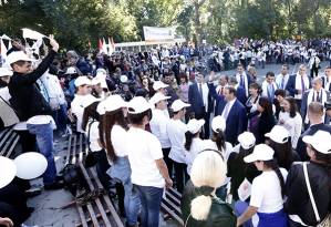Mayor Taron Margaryan met with the children from the RA and Karabakh regions