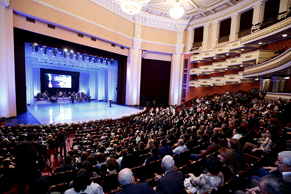 Mayor Taron Margaryan was awarded with the Gold Medal of the RA Chamber of Trade and Industry