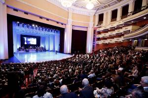 Mayor Taron Margaryan was awarded with the Gold Medal of the RA Chamber of Trade and Industry