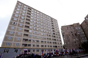 About 100 families living in the building of 4th grade accident rate have been provided with new flats