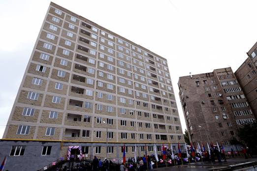 4-րդ կարգի վթարայնության շենքերում ապրող շուրջ 100 ընտանիք ևս ապահովվել է նոր բնակարանով