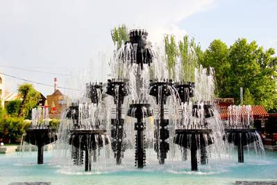 Big Artistic fountain of the 5th segment of Yeritasardakan park