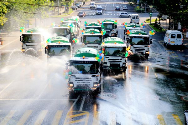 The actions dedicated to Water fest (Vardavar) started with the parade of water sprinkling trucks