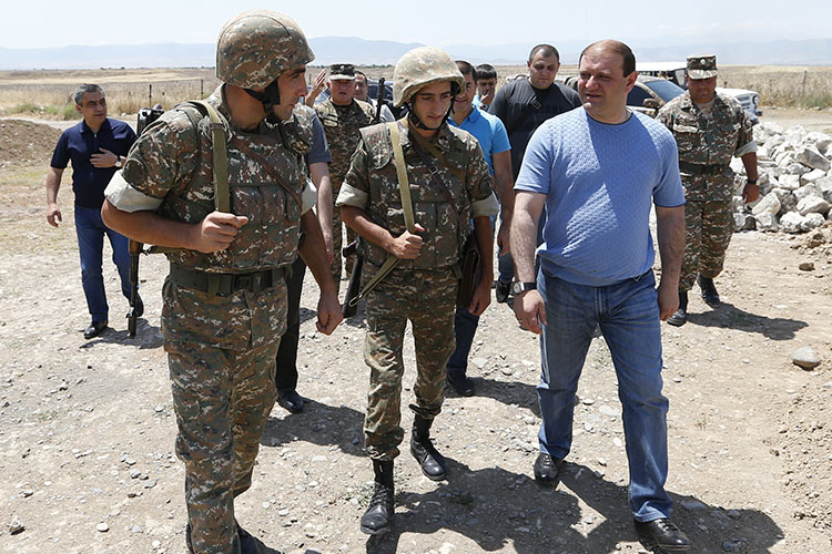 Mayor Taron Margaryan visited the fixed-period servicemen