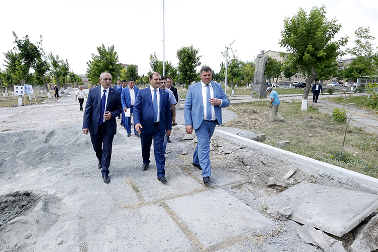 Mayor Taron Margaryan visited Nubarashen administrative district