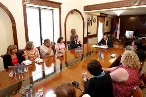 Mayor Taron Margaryan met with the members of the choir operating under the auspices of the Armenian church of Cambridge