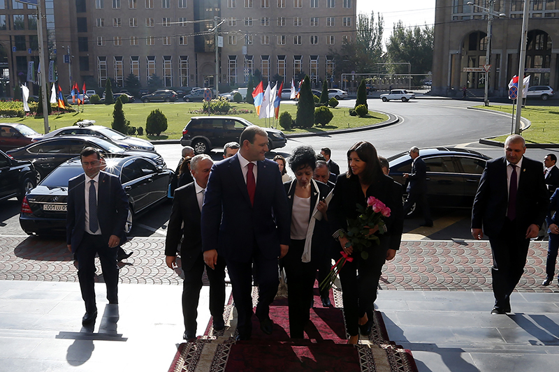Yerevan Mayor Taron Margaryan meets with the Mayor of Paris