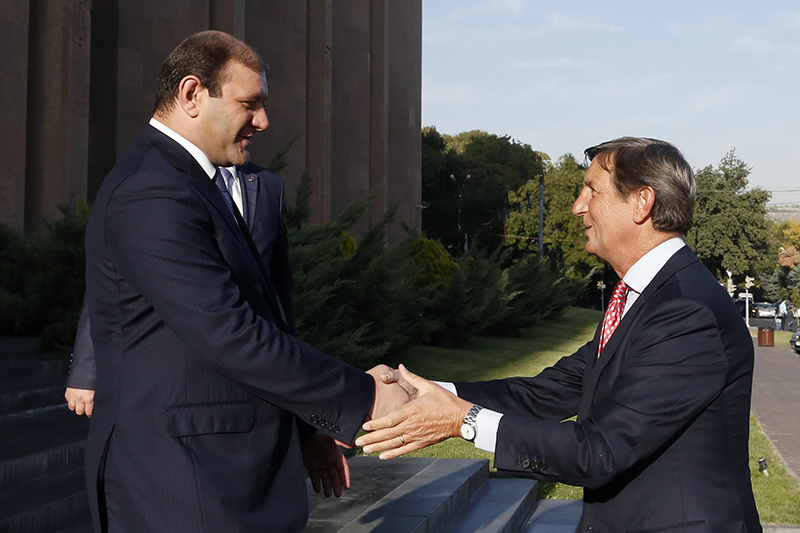 Mayor Taron Margaryan meets his colleague from Carrara