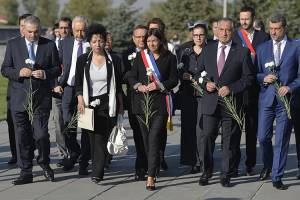 Paris Mayor renders tribute to Holy Martyrs of Armenian Genocide