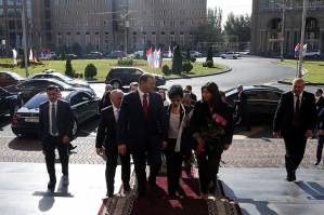 Yerevan Mayor Taron Margaryan meets with the Mayor of Paris