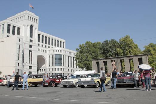 Հնաոճ ավտոմեքենաներ՝ Արևի քաղաքում