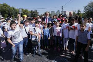 Yerevan Mayor familiarizes himself with the works by little artists