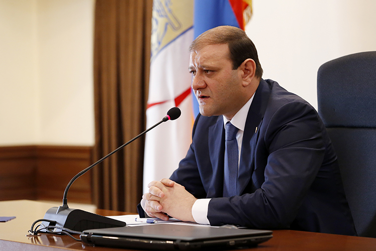 Mayor Taron Margaryan instructs to create a working group to consider locations for waste containers