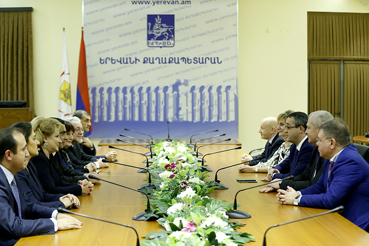 Members of Yerevan Council of Elders meet with members of Moscow City Duma