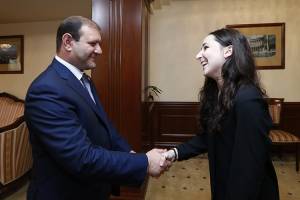 Mayor Taron Margaryan welcomes popular jazz singer Alina Yengibaryan