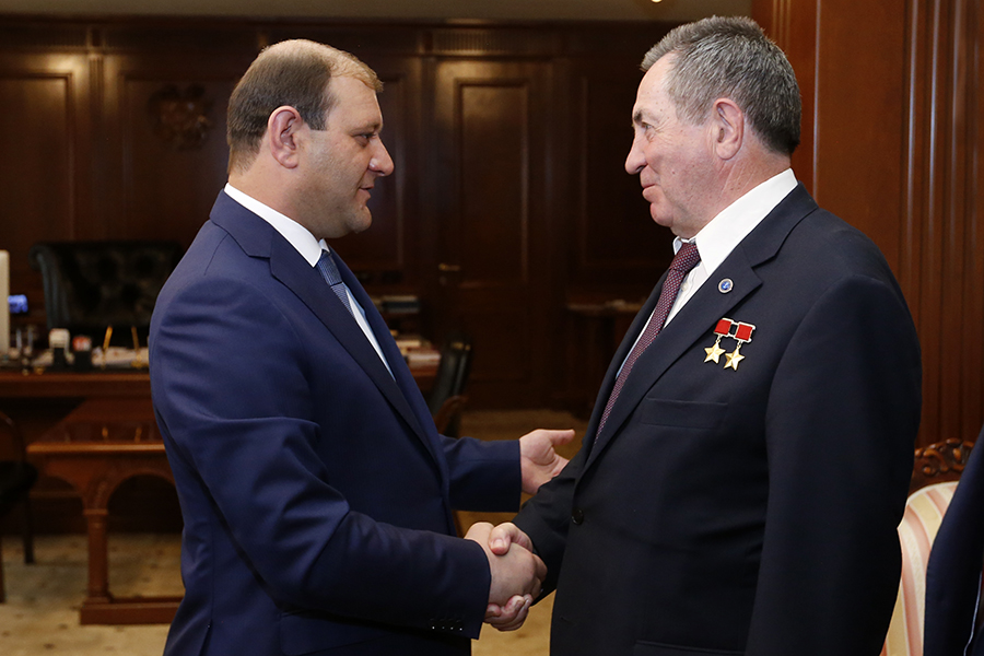 Mayor Taron Margaryan welcomed the Russian cosmonauts
