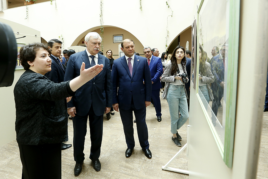 Exhibition “ I am drawing Saint Petersburg” has opened in Yerevan City Hall