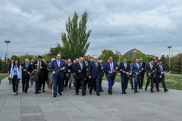 Saint Petersburg Governor renders memory tribute to victims of Armenian Genocide