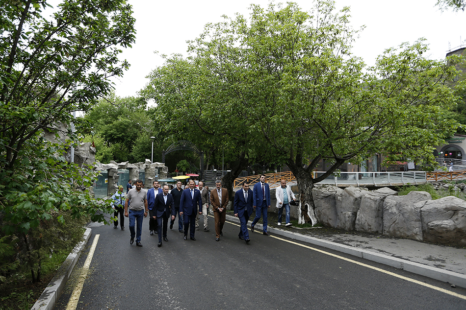 Mayor Taron Margaryan watches second stage if Yerevan Zoo reconstruction and development program