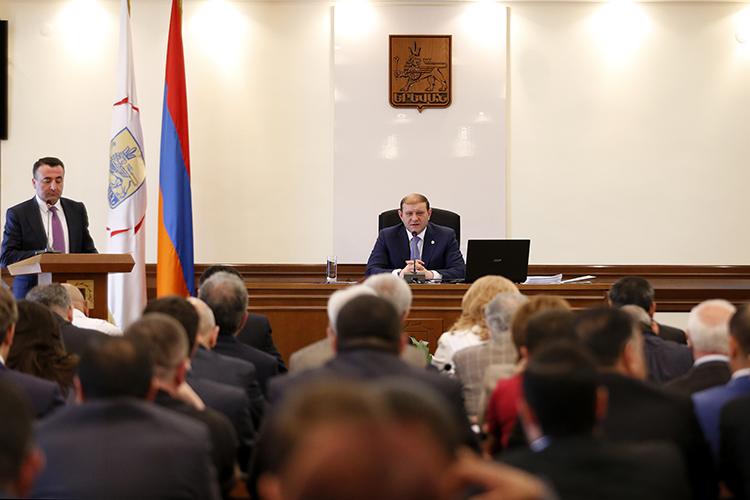 New flats to Artsakh war participant and to opera singer