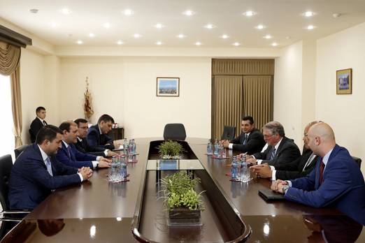 Քաղաքապետ Տարոն Մարգարյանը հանդիպել է ԱՄՆ Փասադենայի քաղաքապետի հետ