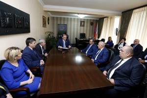 Mayor Taron Margaryan presents the new head of Kanaker-Zeytun administrative district
