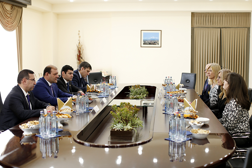 Mayor Taron Margaryan meets with the members of delegation of Draguignan (France)