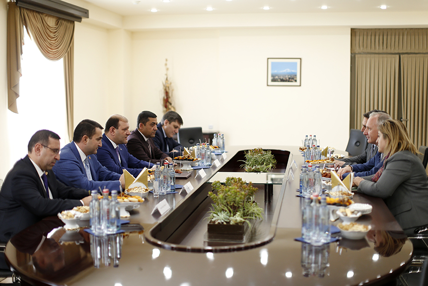 Mayor Taron Margaryan meets with the Mayor of Split (Croatia) Andro Krstulovich Opara