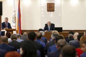 Решениями Совета старейшин Еревана, по случаю дня рождения Еревана Рубен Матевосян, Рудольф Гевондян и Севак Аветисян получат квартиры